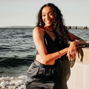 Meet your Posher, Yanet